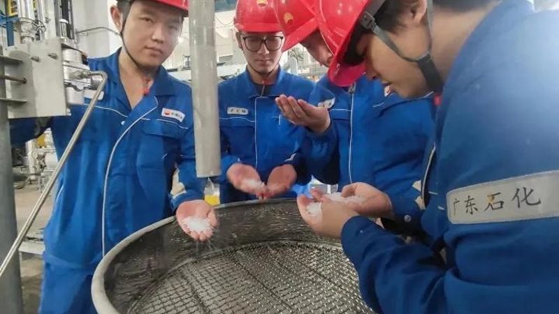 汽车复合材料零部件定制：如何选择合适的材料与技术**